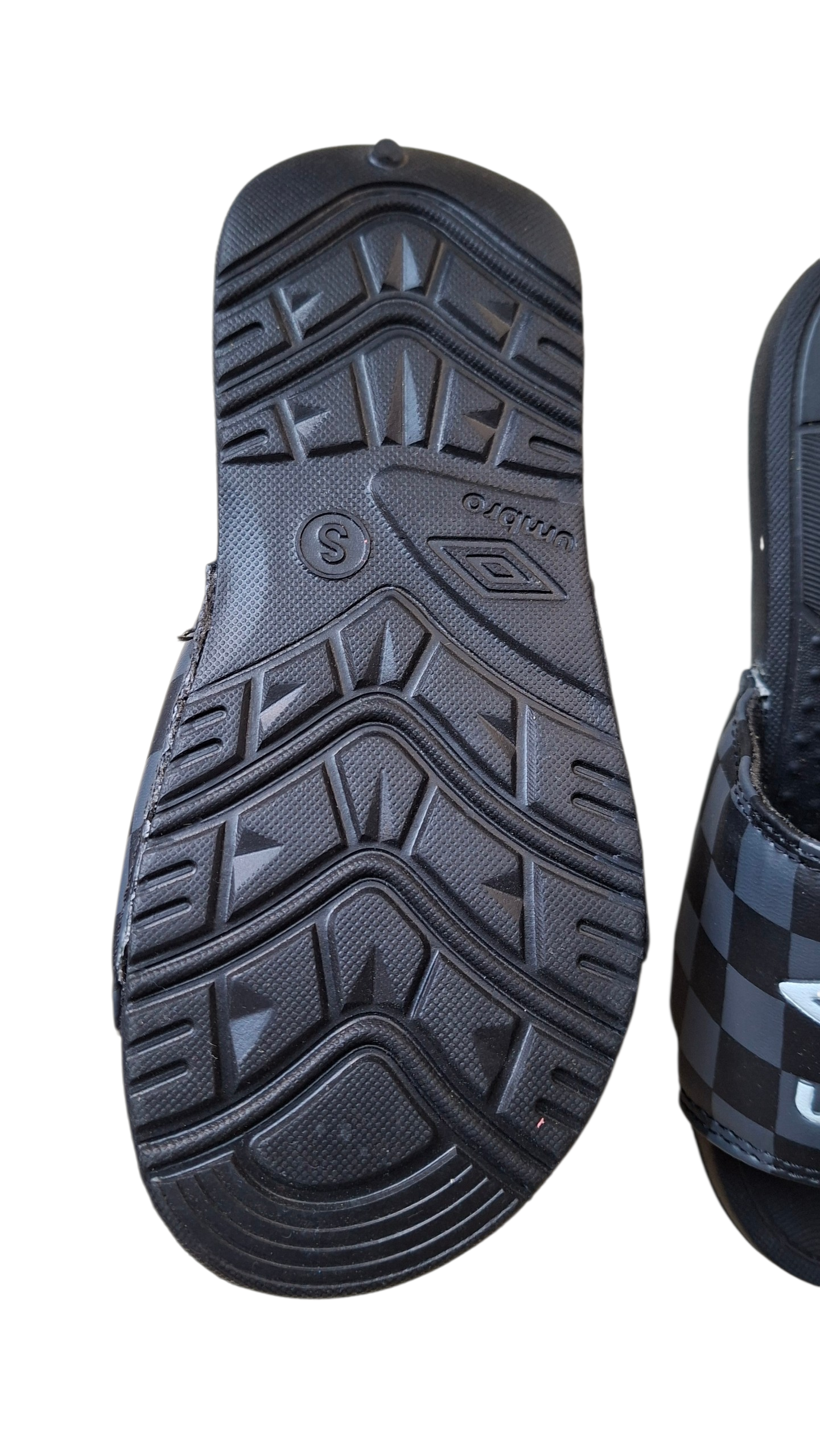 Umbro slippers / sizes 32 & 38