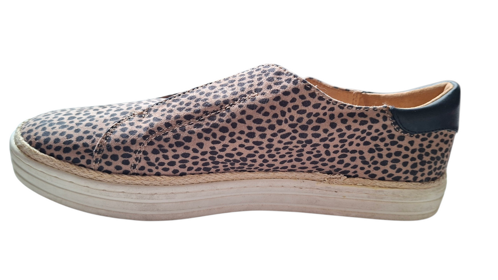 Universal Threads sneakers / size 41