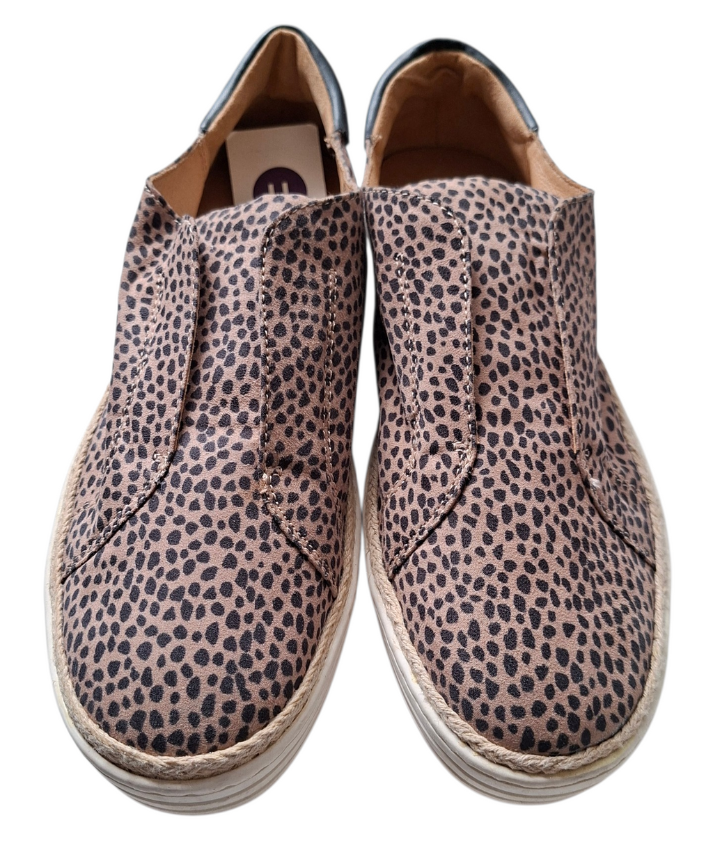 Universal Threads sneakers / size 41