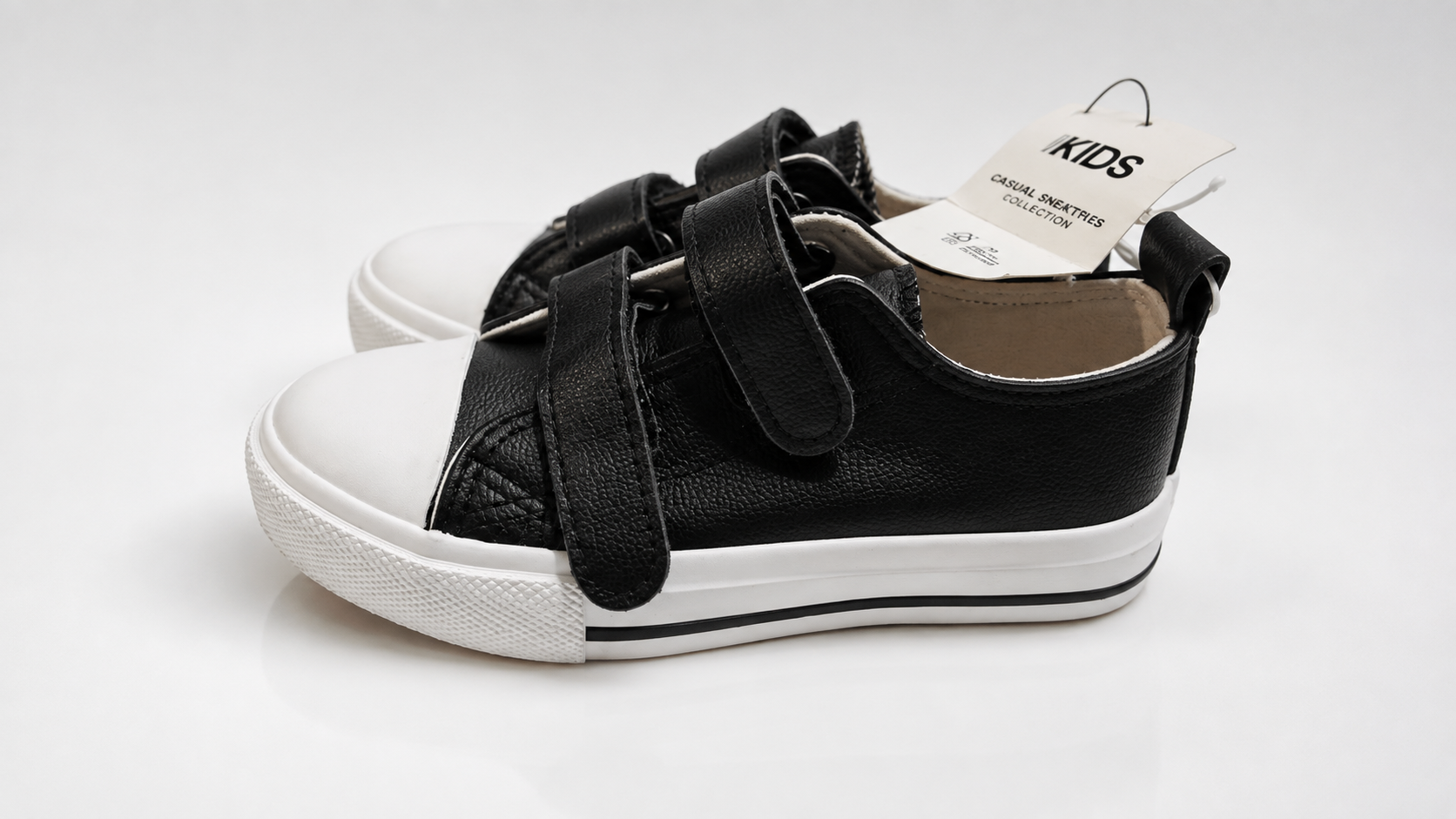 Cotton On Kids Sneakers / Size 27