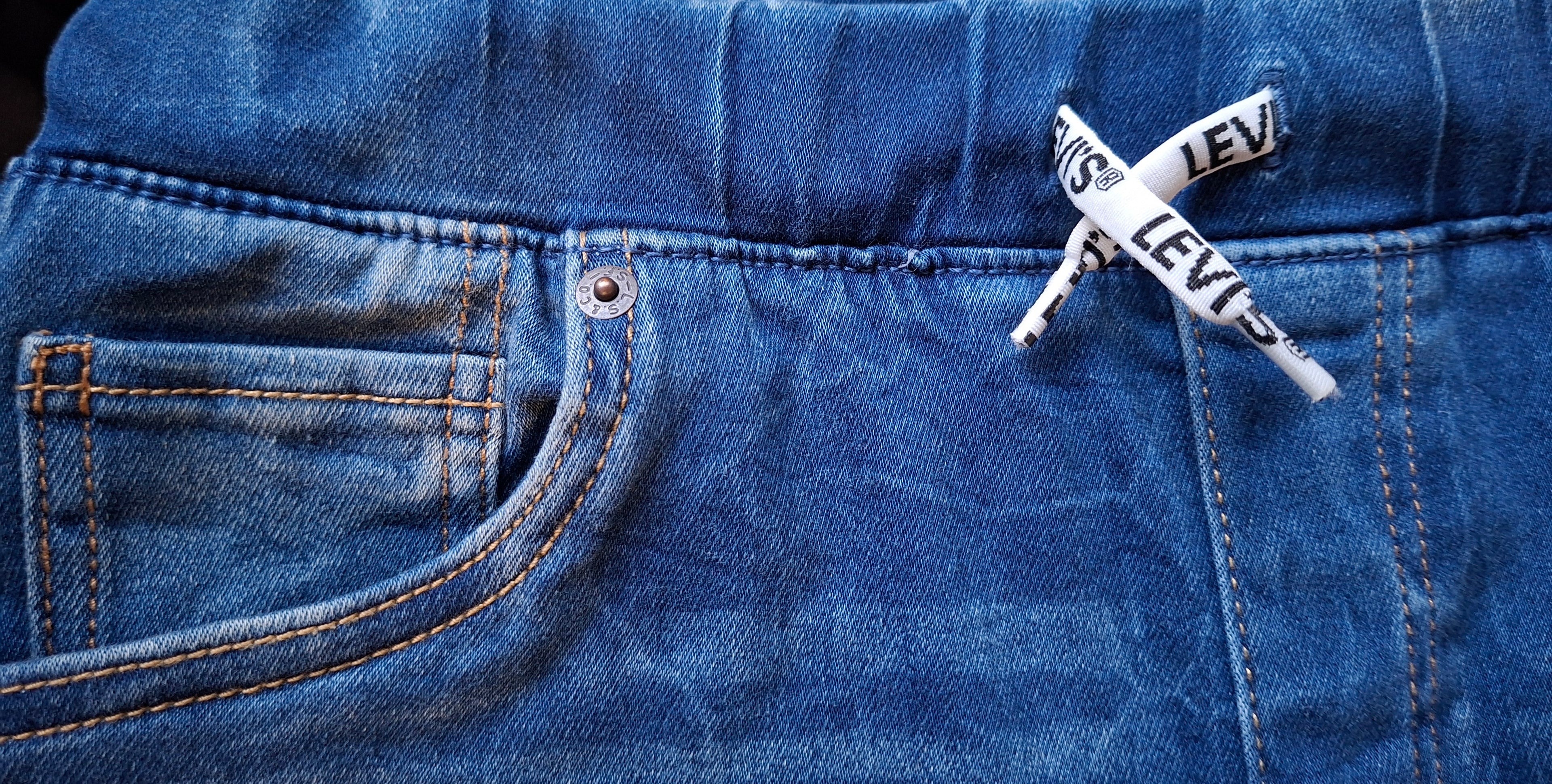 Levis Shorts / 12-13 years